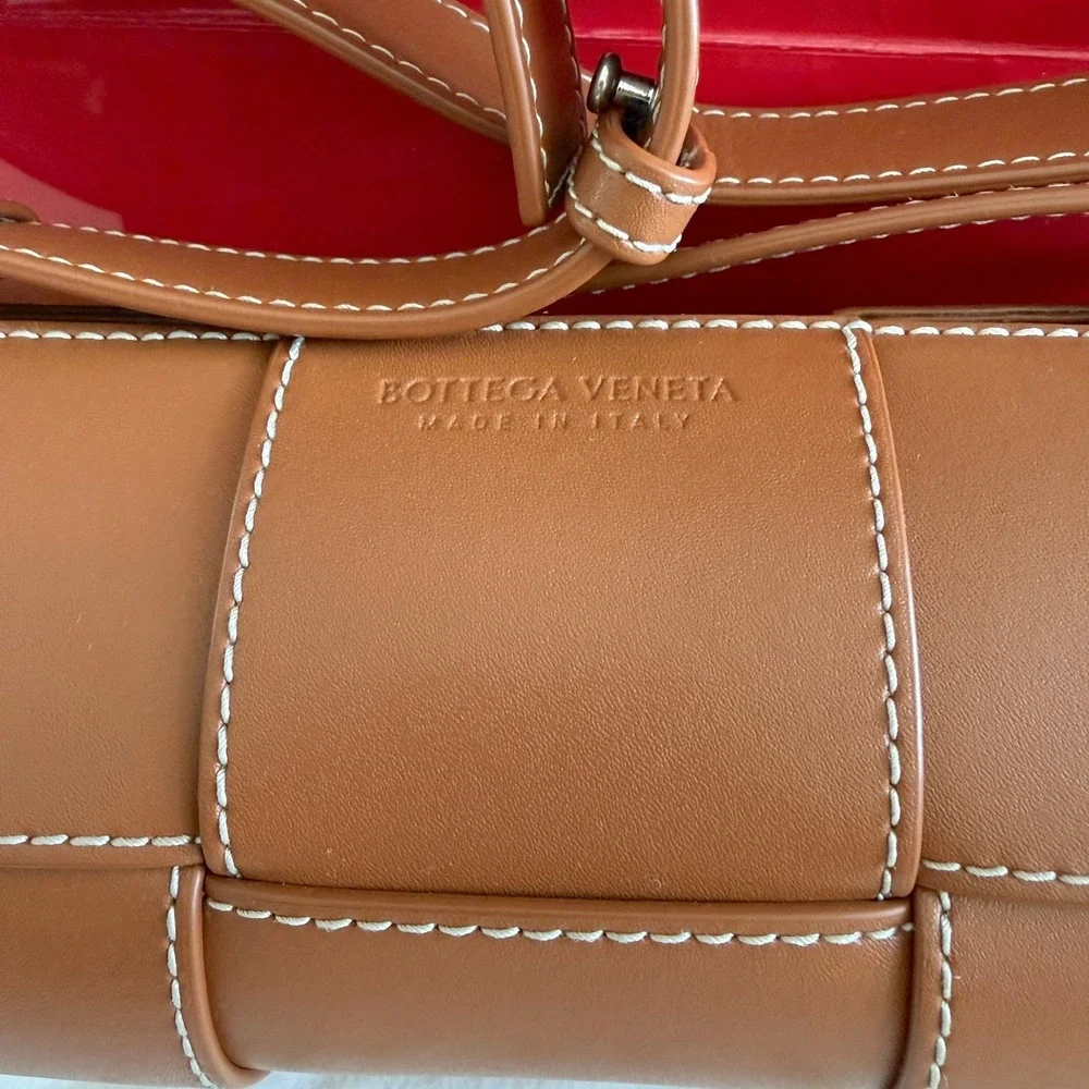 Bottega Veneta 741561‎ Urban Stitch Leather Barrel Bag Brown Crossbody